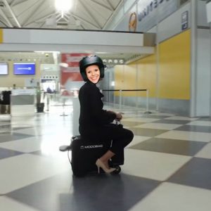 Anne Cécile en valise scooter